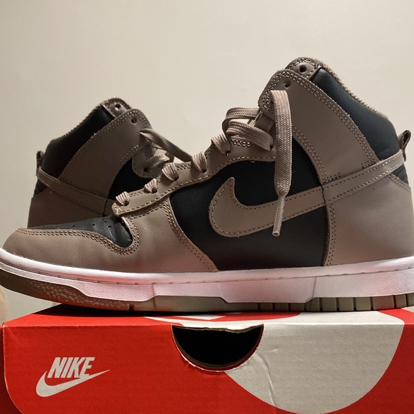 Nike Dunk High Sneakers. Black/Moon Fossil. Size 7.5W/6M. - Picture 2 of 7
